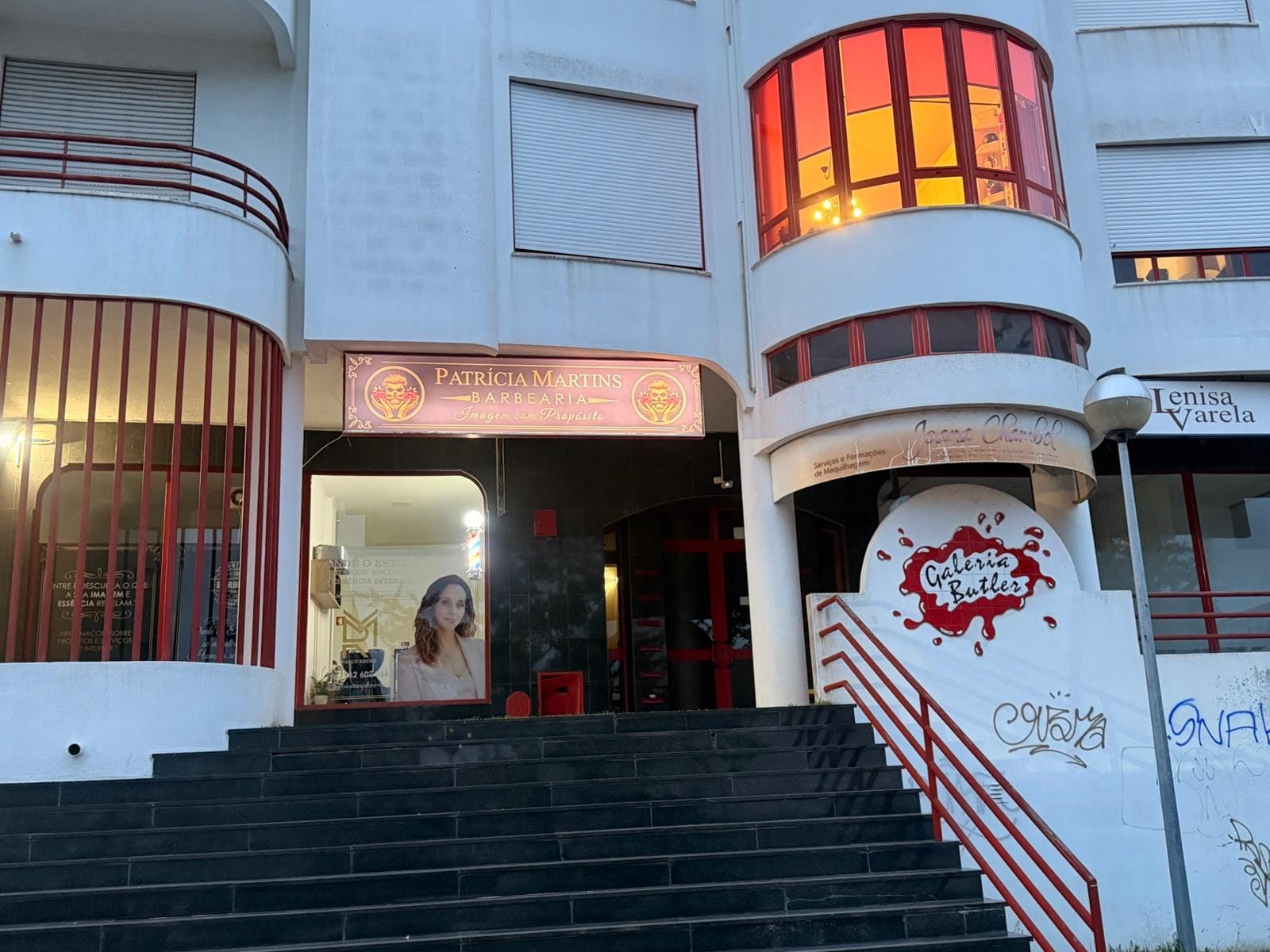 Fachada da Patrícia Martins Barbearia nas Galerias Butler, Mem Martins